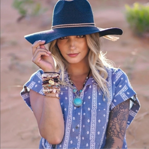 Shasta Black Chic Trendy Hat - Picture 1 of 4